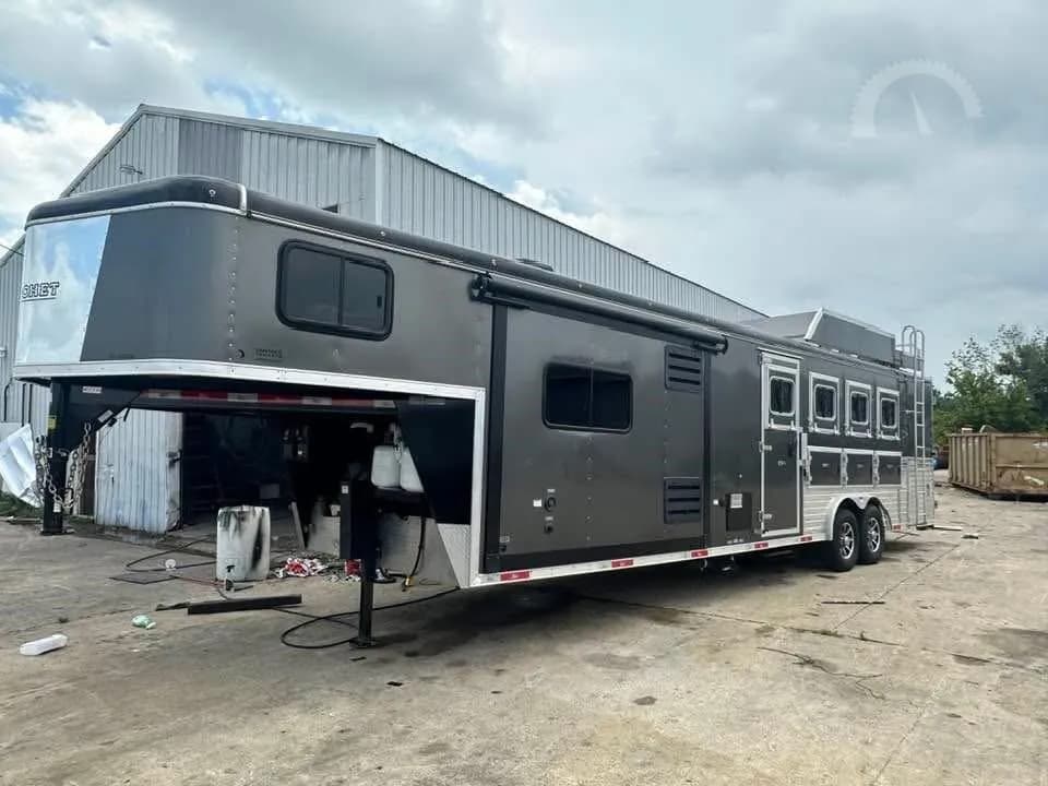 2018 BISON TOWABLE TRAILER T800