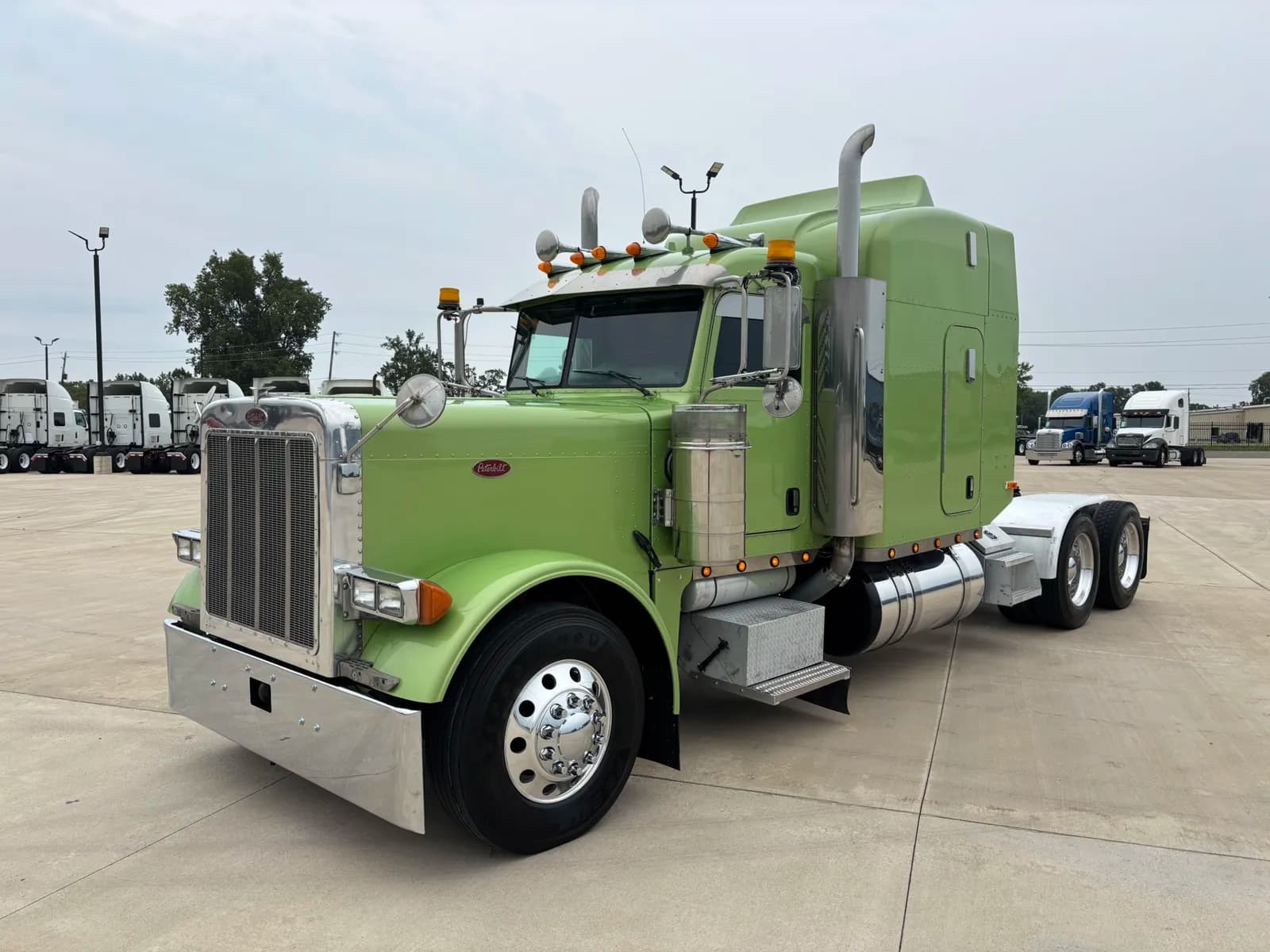 2005 Peterbilt 379EXHD - Sleeper