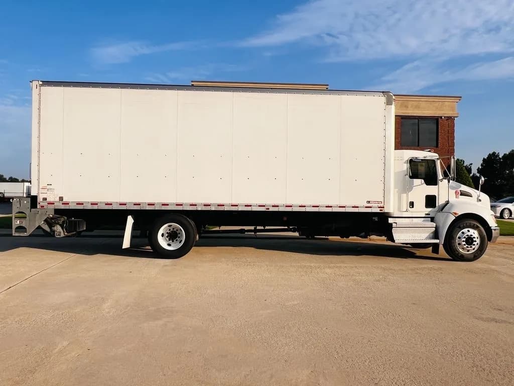 2022 Kenworth T270 - Box