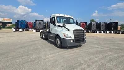 2019 Freightliner Cascadia - Day Cab