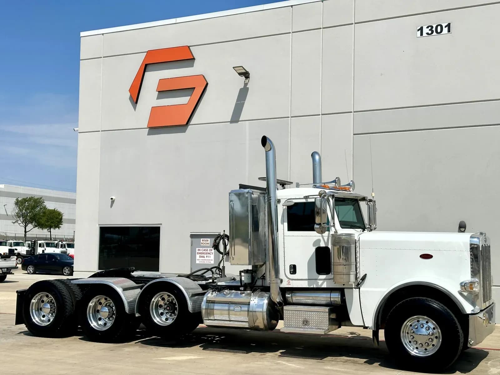 2017 Peterbilt 389 - Glider Kit Trucks