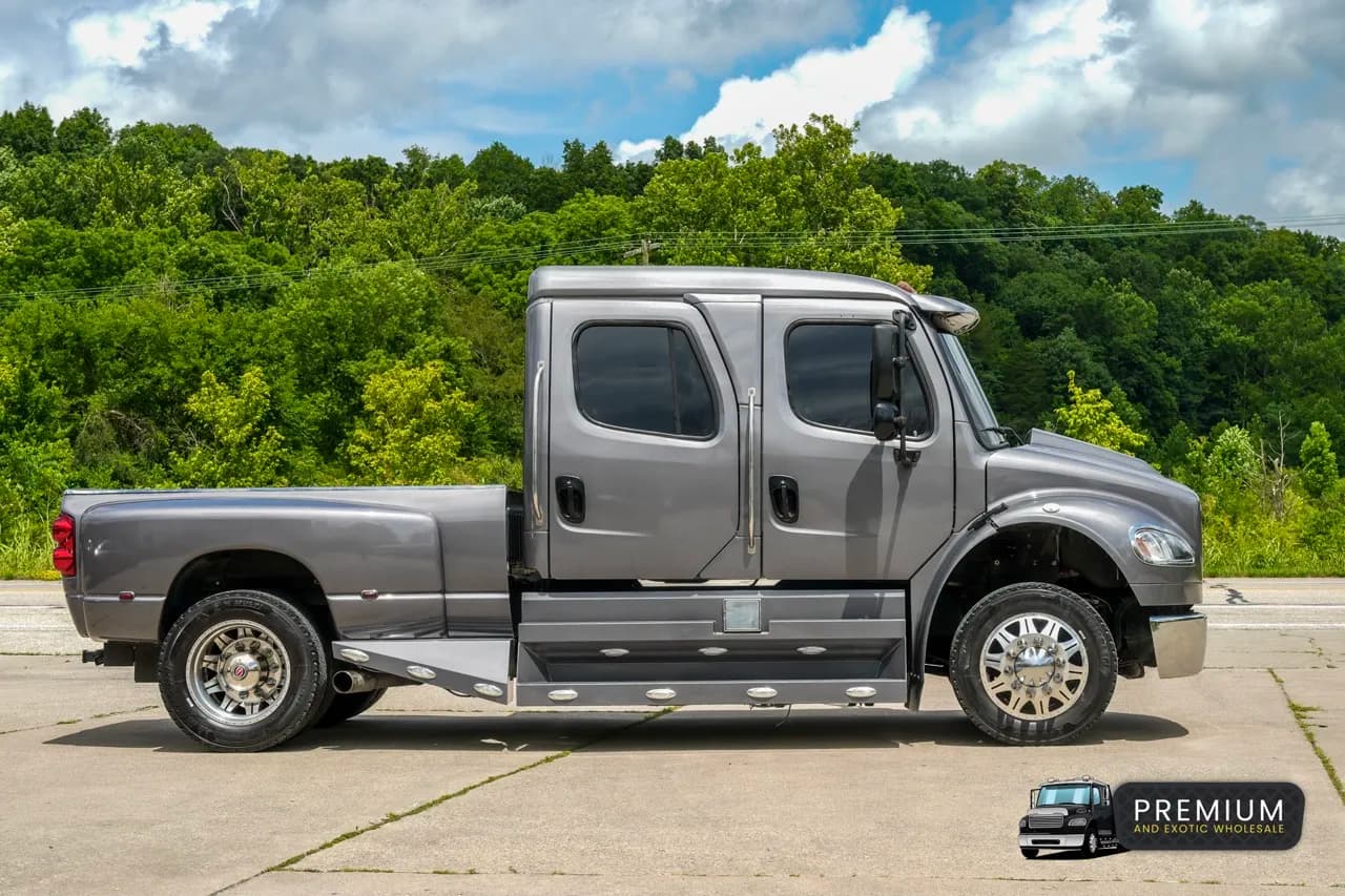 2007 Freightliner M2-106 SportChassis P2
