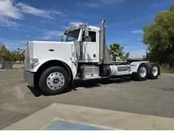 2013 Peterbilt 388 - Day Cab