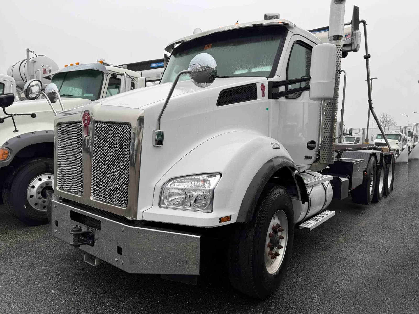 2023 Kenworth T880