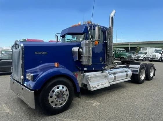 2023 Kenworth W900L