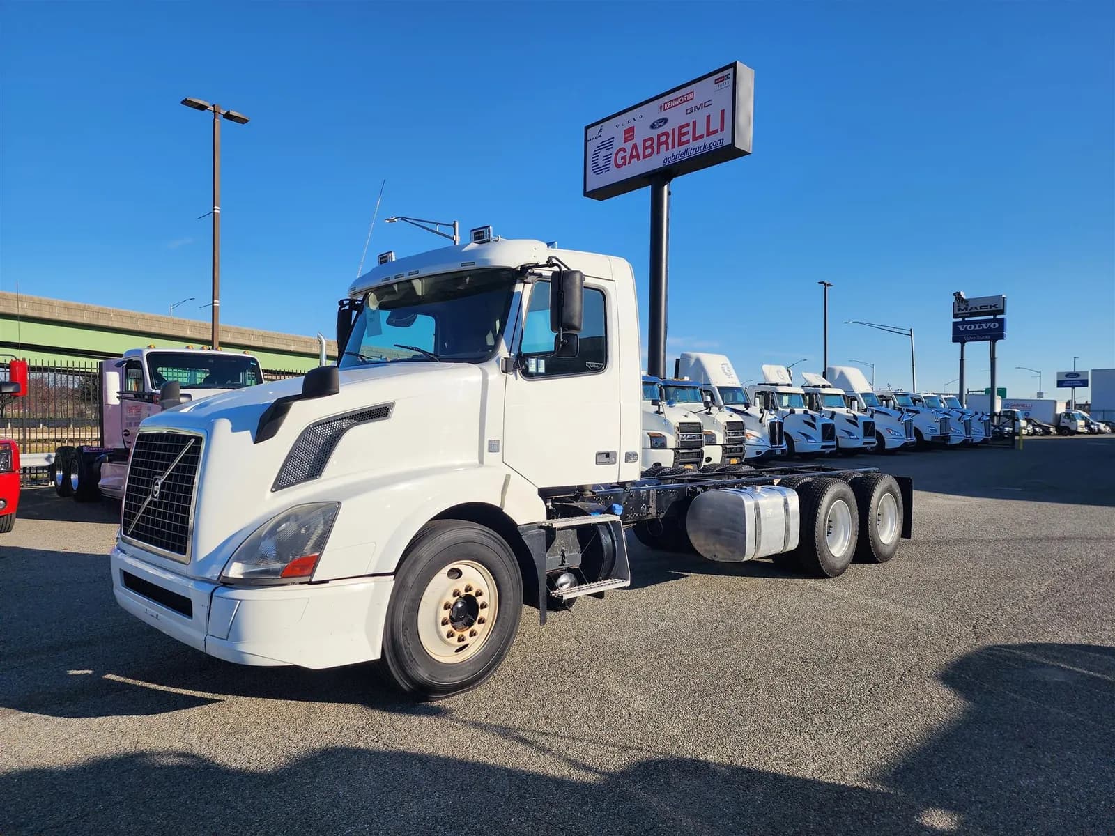 2017 Volvo VNL64