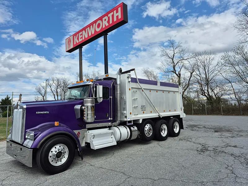 2022 Kenworth W900L
