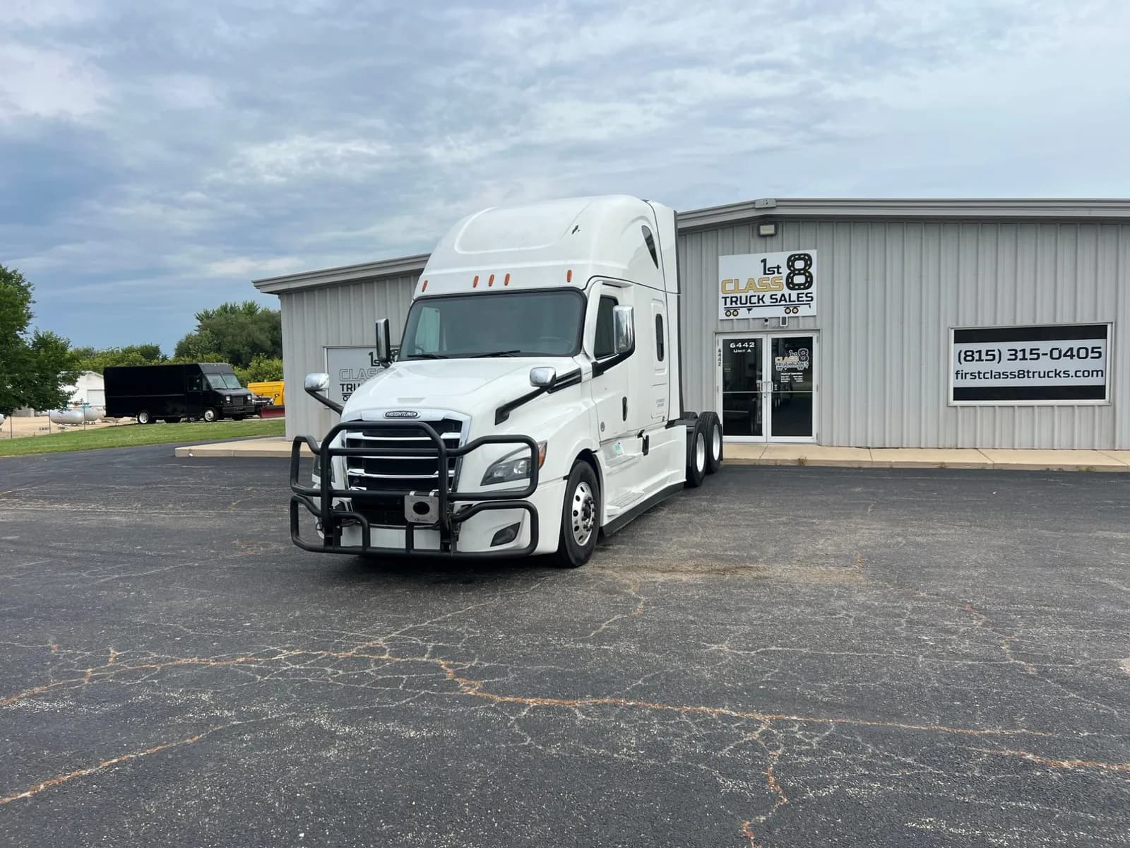 2022 Freightliner Cascadia - Sleeper