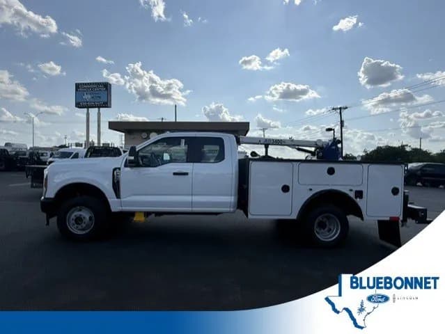 2026 Ford F-350 - Crane