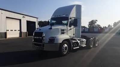 2020 Mack Anthem Day Cab Truck - Mack MP7 Automatic - Day Cab
