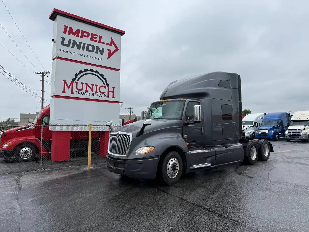2022 International LT625 U-13218 - Sleeper