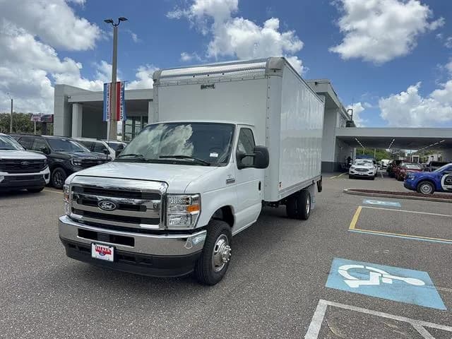 2027 Ford E-450