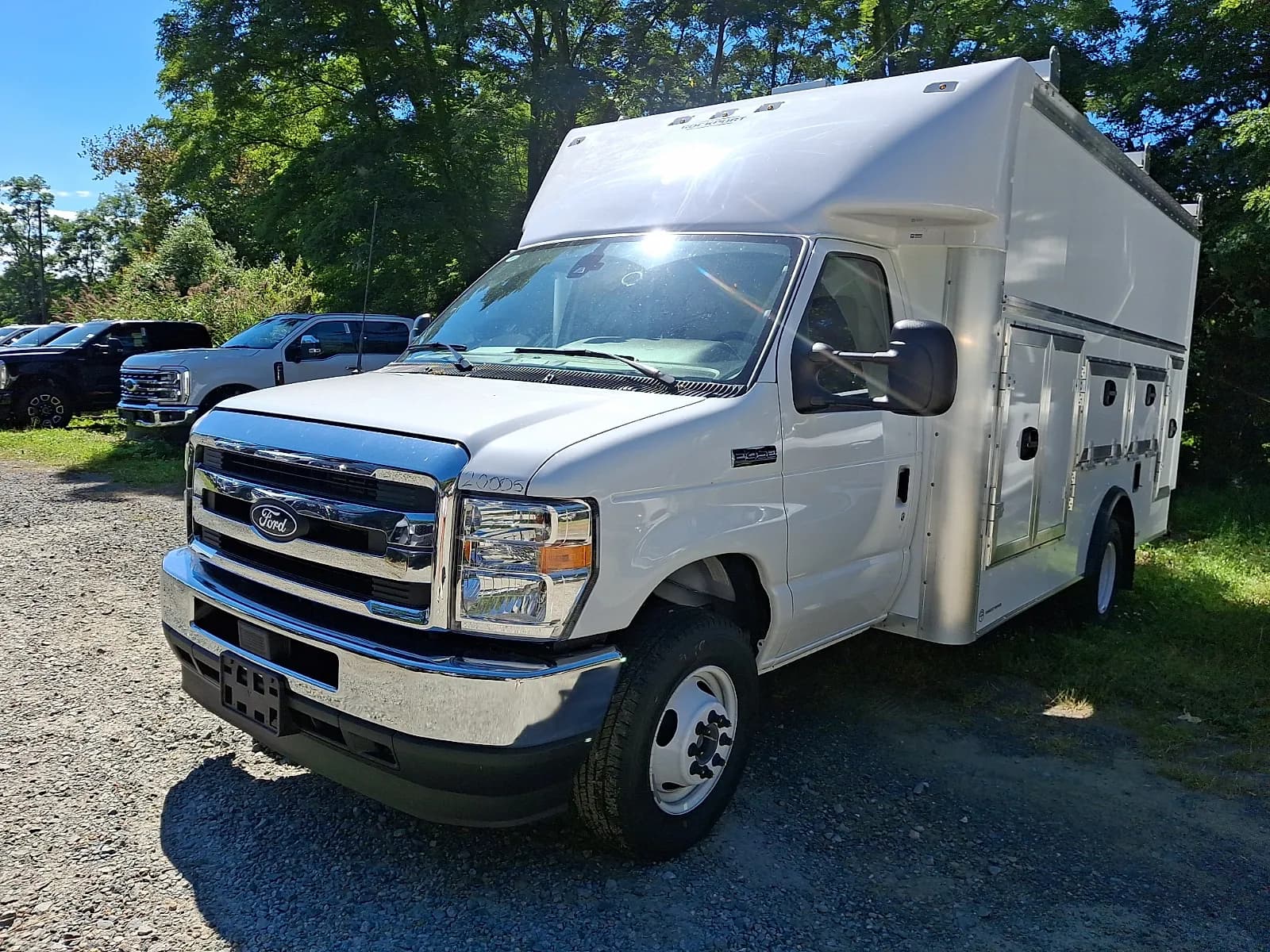 2027 Ford E-450 - Box