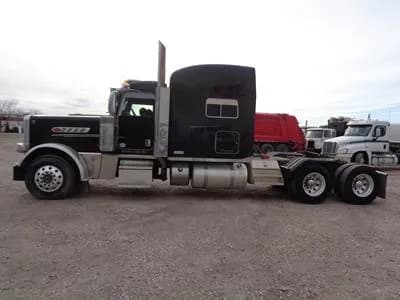 2015 Peterbilt 389 - Sleeper