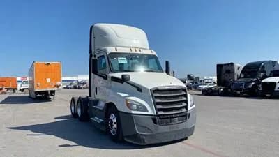 2020 Freightliner Cascadia - Day Cab