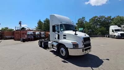 2020 Mack Anthem Day Cab Truck - Mack MP7 Automatic - Day Cab
