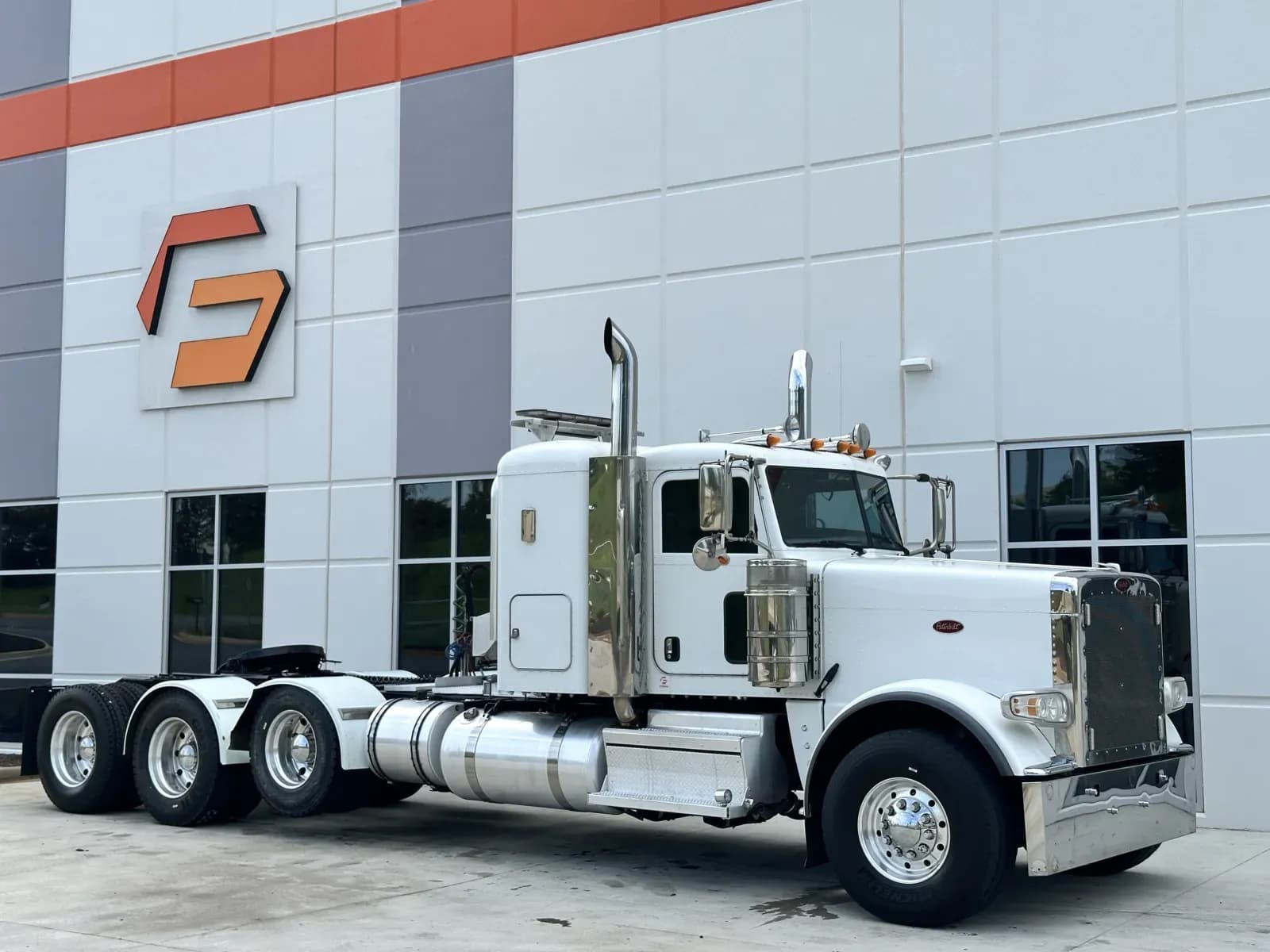 2020 Peterbilt 389 - Sleeper
