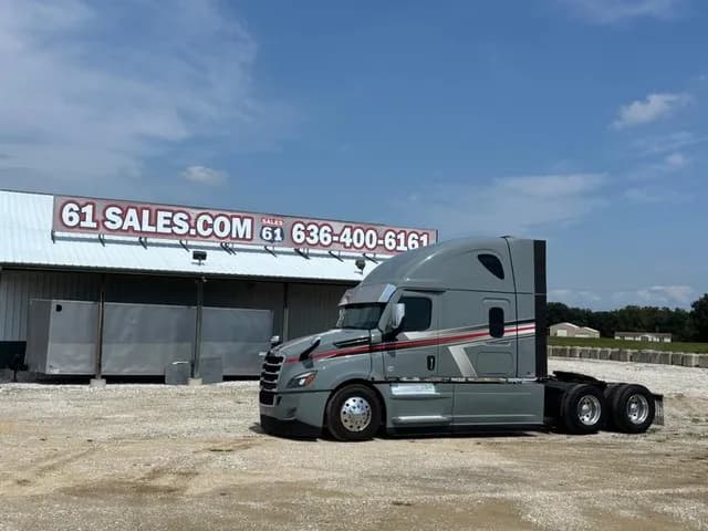 2023 Freightliner Cascadia - Sleeper