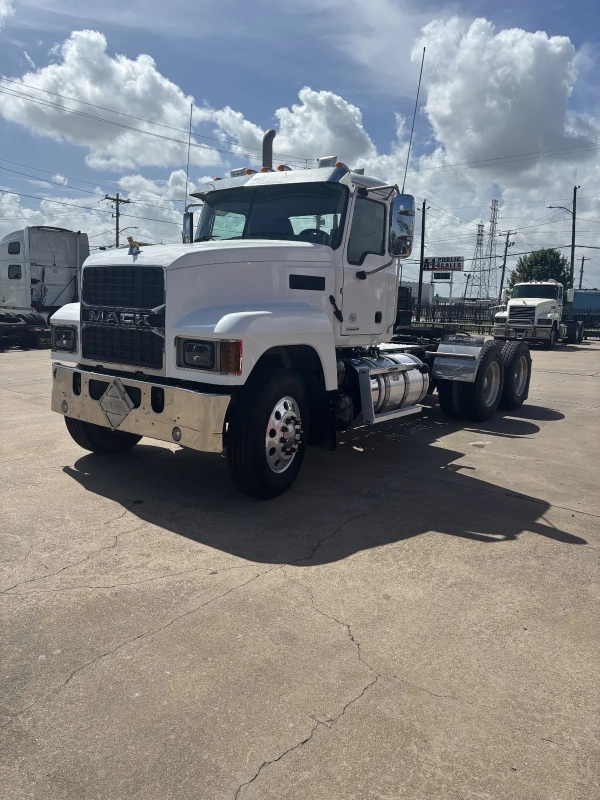 2022 Mack PINNACLE Daycab - Day Cab