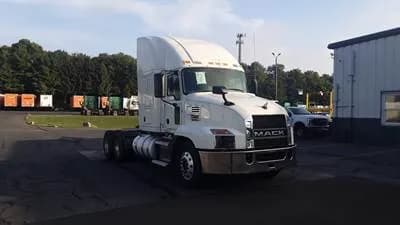 2019 Mack Anthem - Sleeper