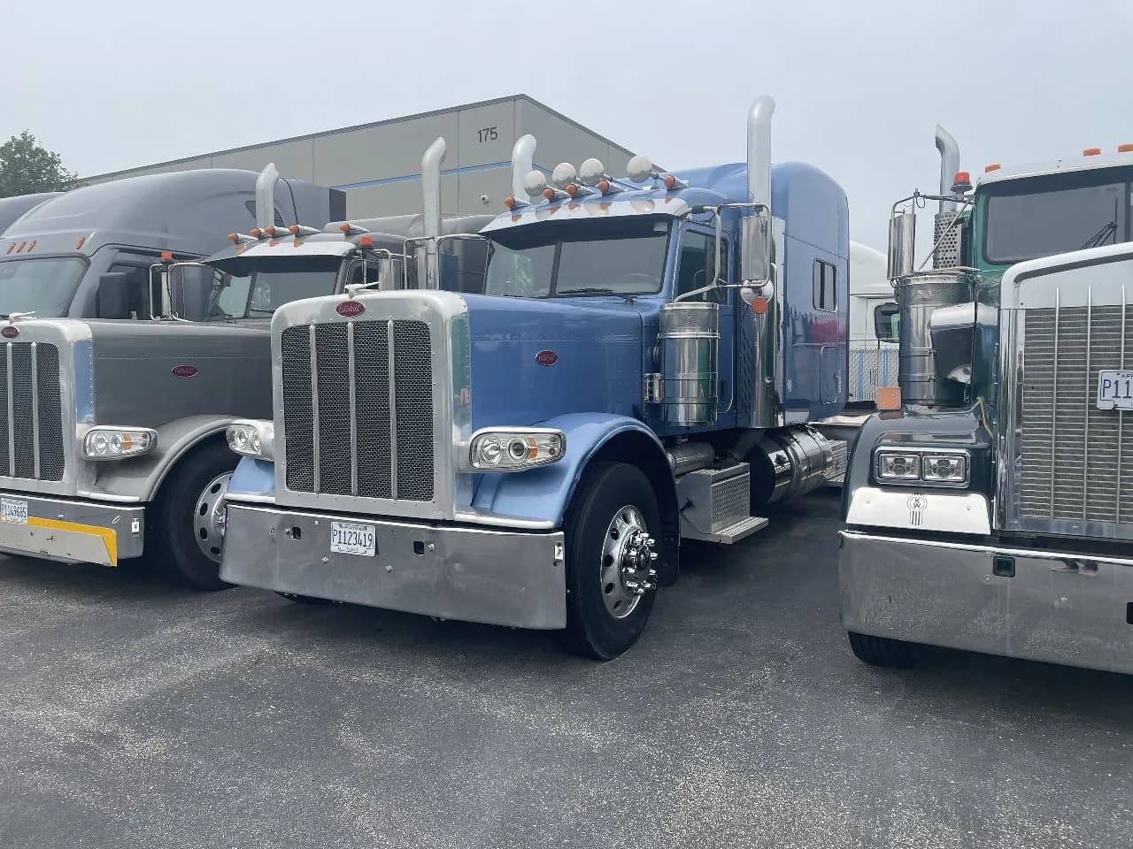 2022 Peterbilt 389 - Sleeper