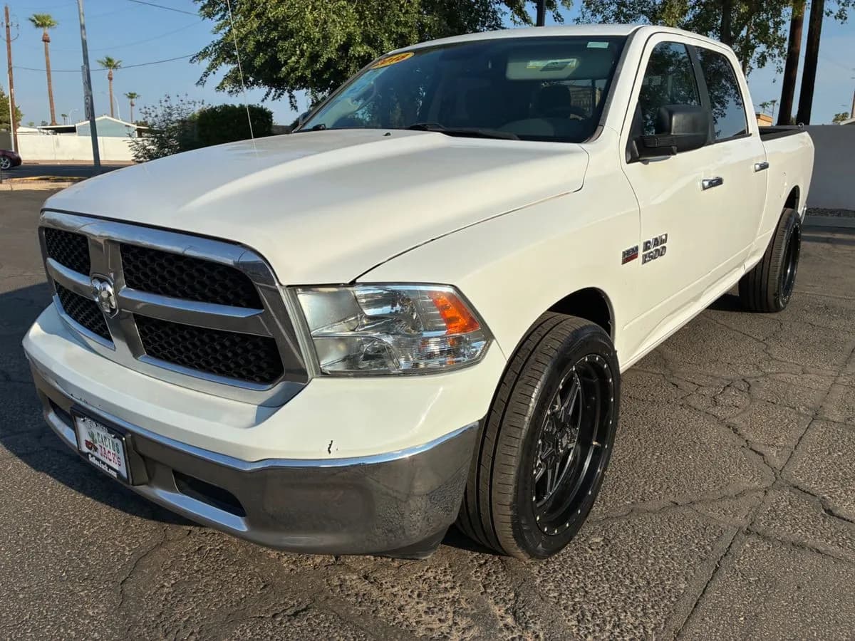2018 Ram 1500 SLT - Pickup