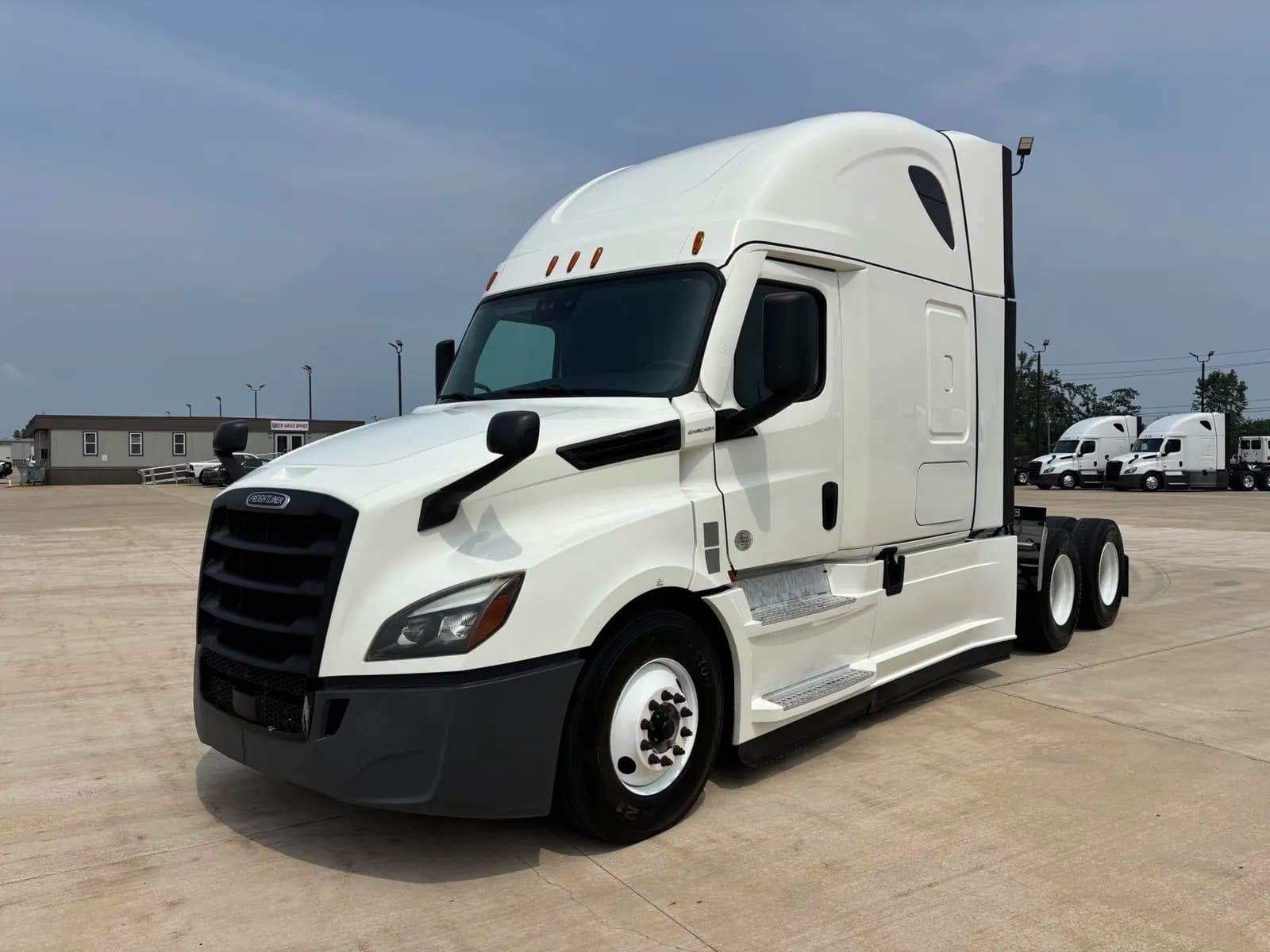 2022 Freightliner Cascadia - Sleeper