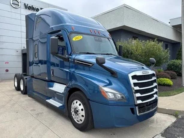 2023 FREIGHTLINER Cascadia