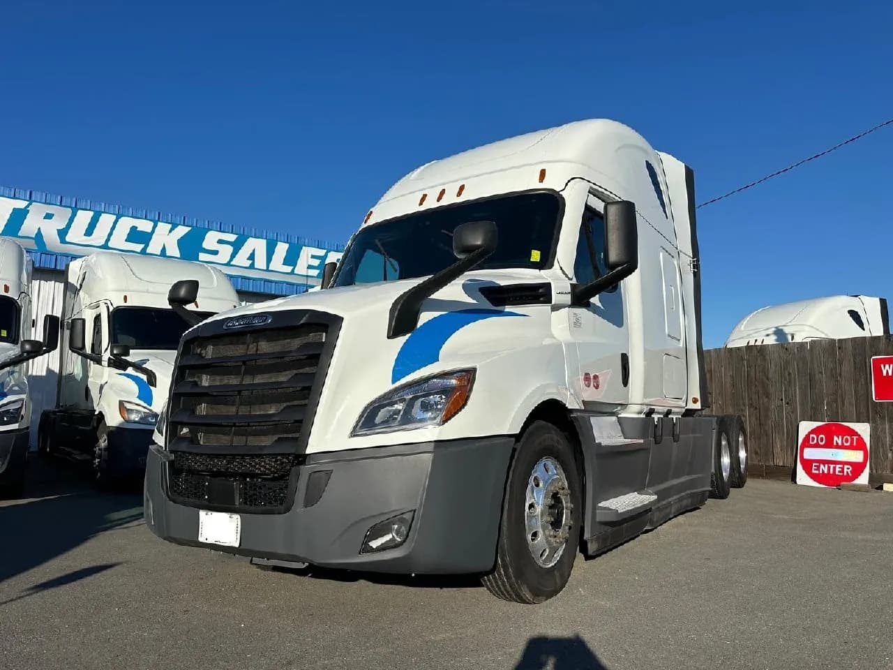 2022 Freightliner Cascadia - Sleeper