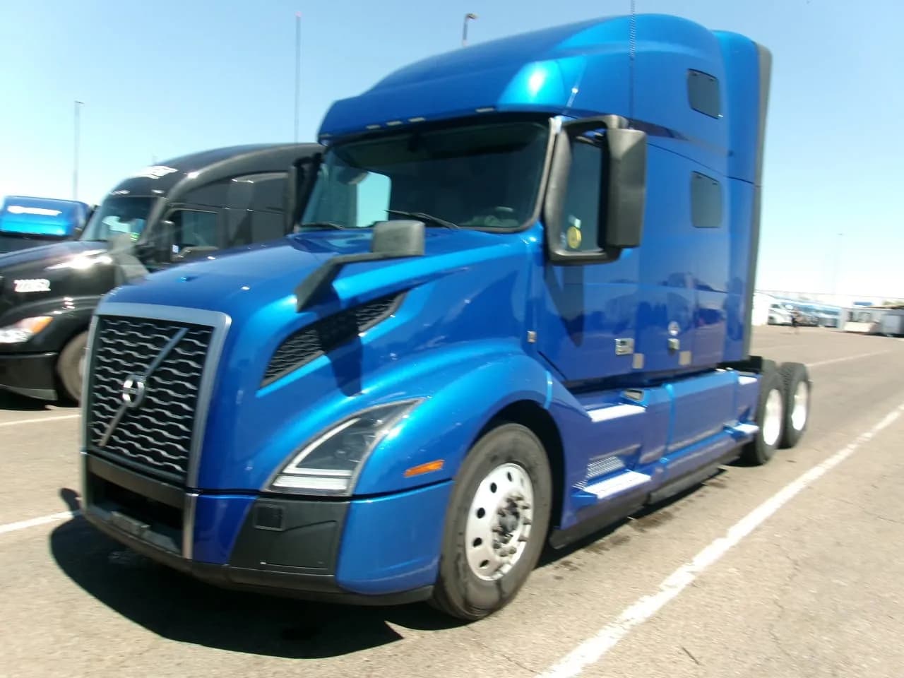 2022 Volvo VNL 760 - Sleeper