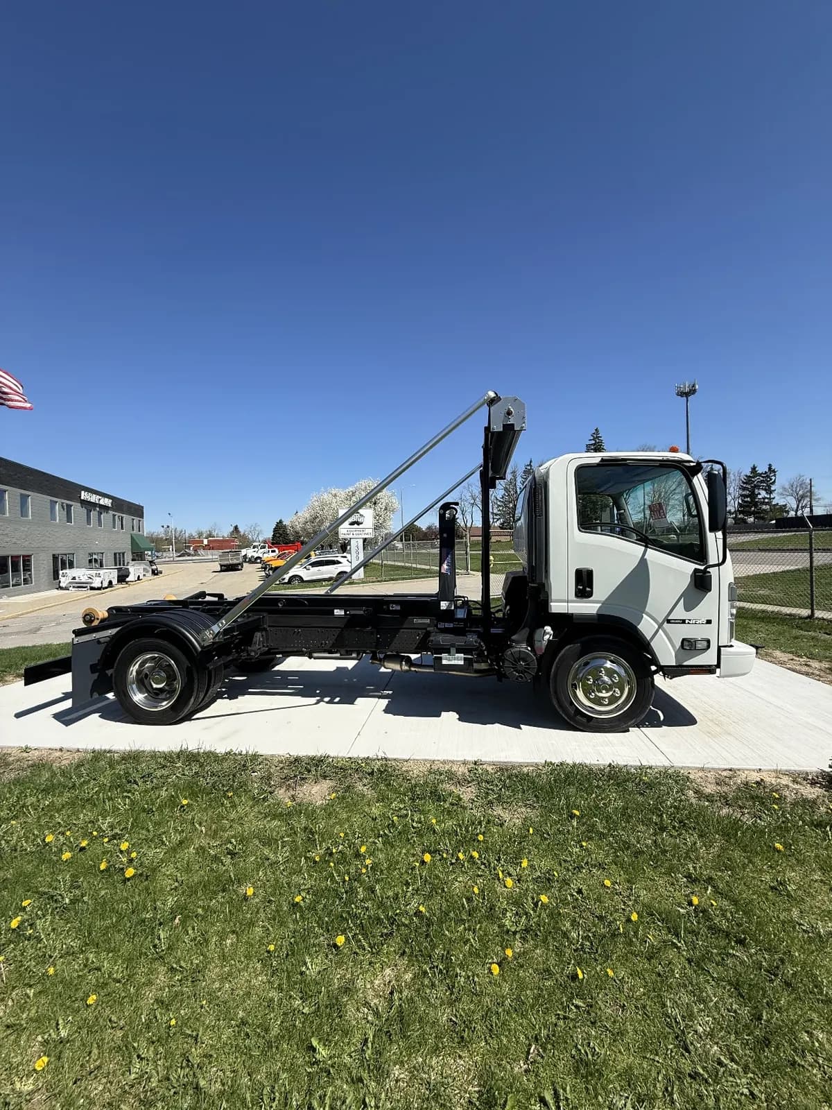2024 Isuzu NRR Hooklift Truck - Service