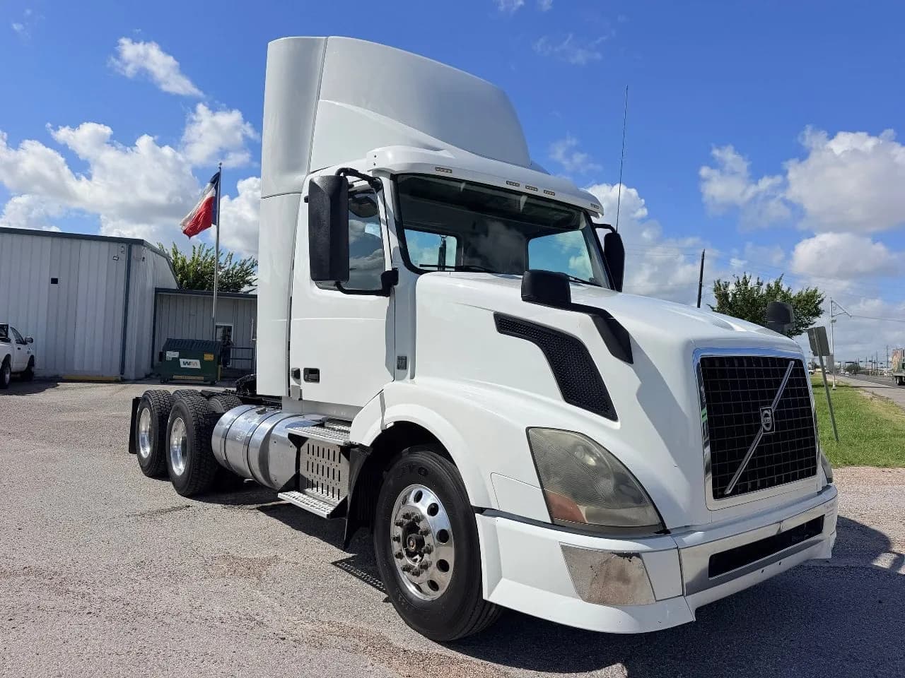 2015 Volvo VNL 300 - Sleeper