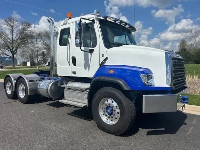 2024 Freightliner 114SD - Day Cab