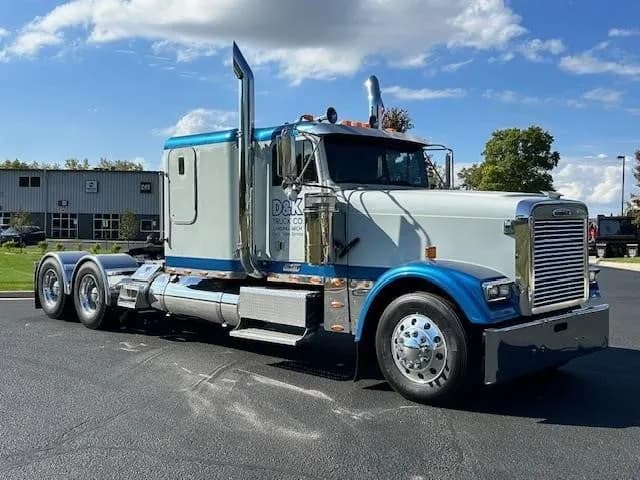 2005 Freightliner FLD120 - Glider Kit Trucks