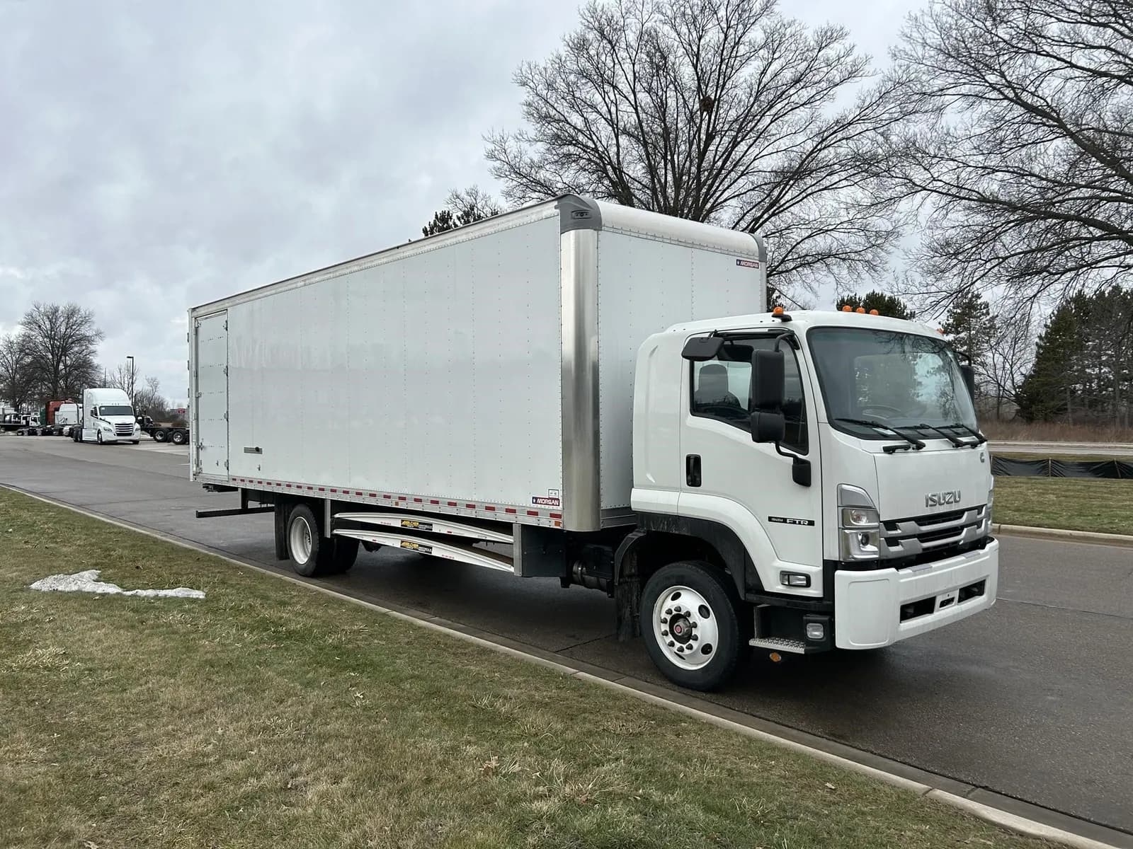 2025 Isuzu FTR - Box