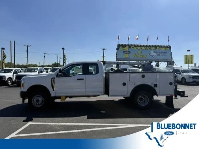2026 Ford F-350 - Crane