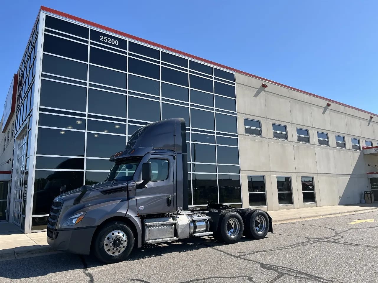 2022 Freightliner Cascadia - Day Cab