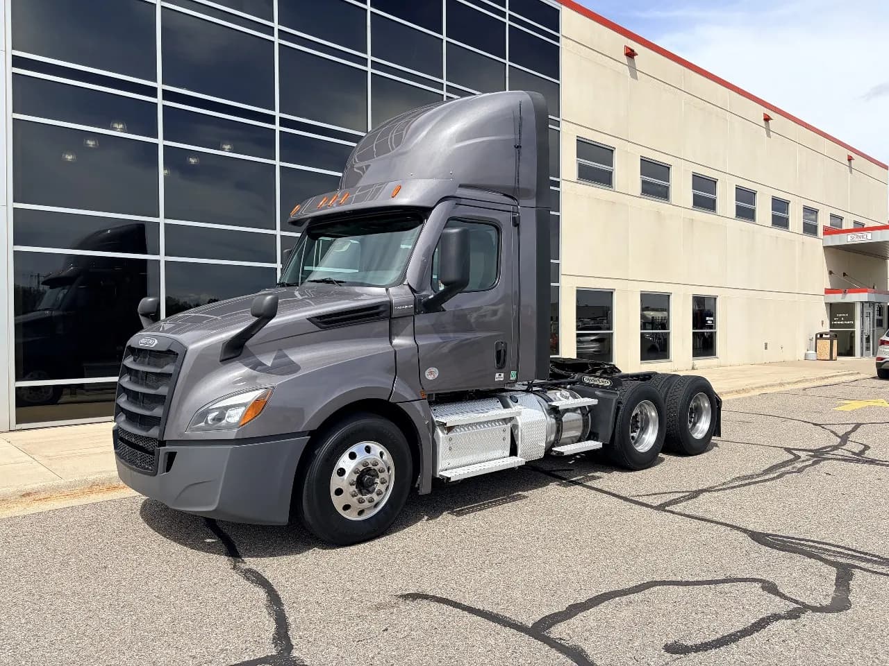2022 Freightliner Cascadia - Day Cab