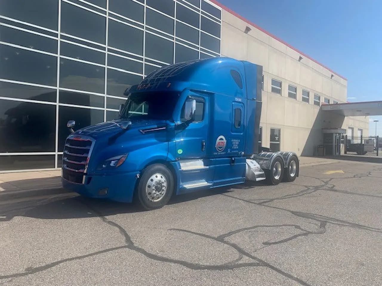 2025 Freightliner Cascadia - Sleeper