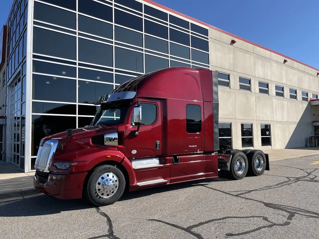2023 Western Star 57X Tandem Axle - Sleeper