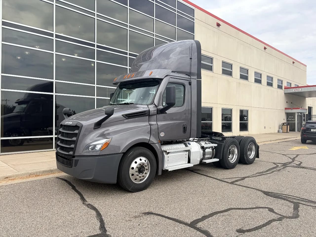 2022 Freightliner Cascadia - Day Cab