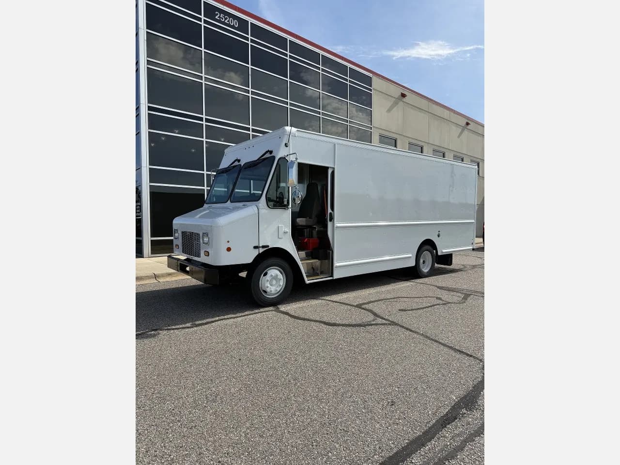 2027 Freightliner MT45G Step Van - Vans