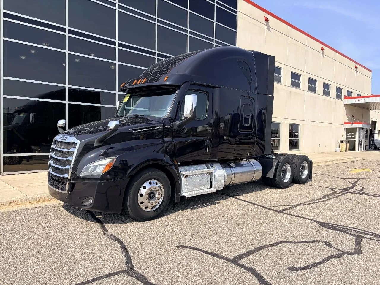 2020 Freightliner Cascadia - Sleeper
