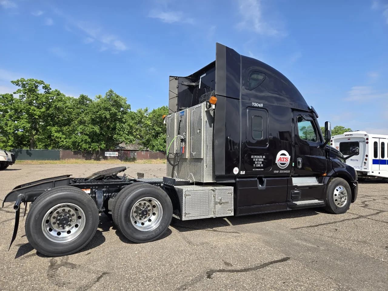 2025 Freightliner Cascadia - Sleeper
