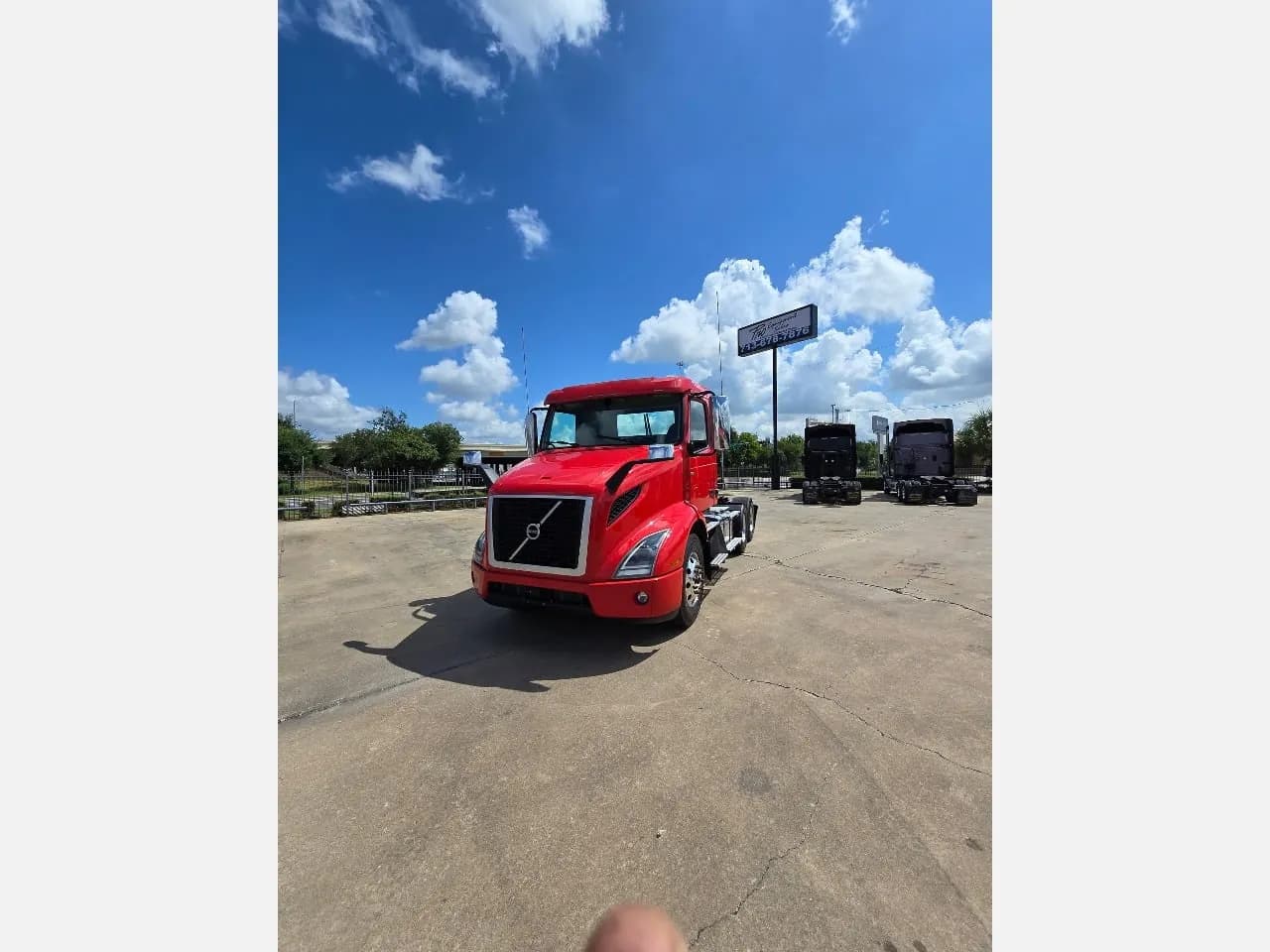 2022 Volvo VNR64T300 Daycab - Day Cab