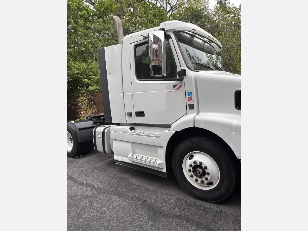 2017 Volvo VNL42 Single Axle Daycab - Day Cab