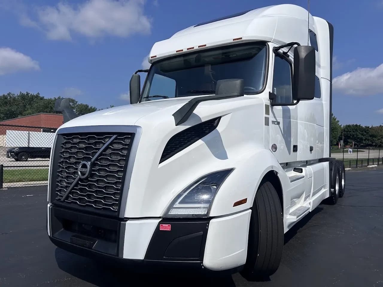 2022 Volvo VNL64T760 - Sleeper