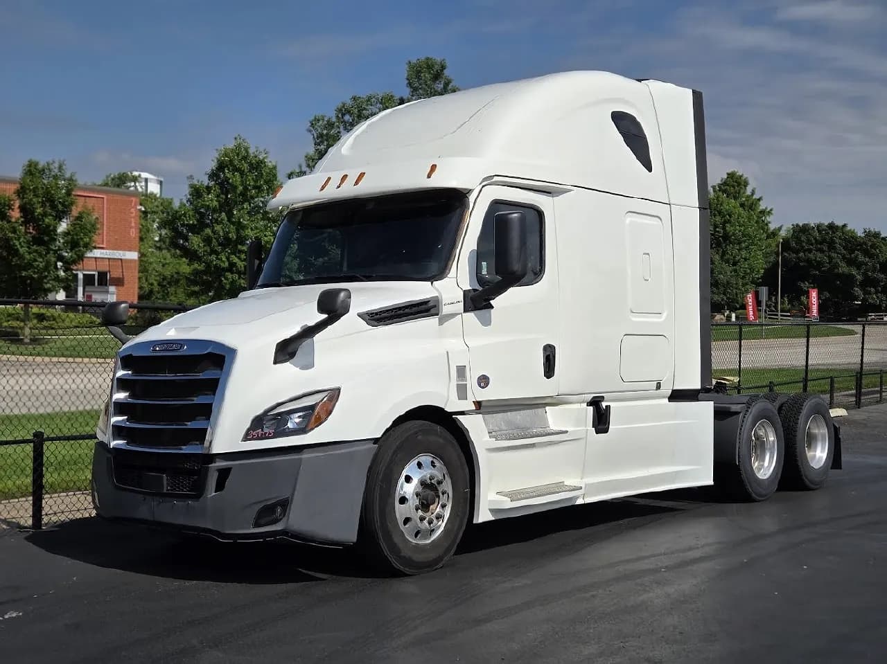 2020 Freightliner Cascadia - Sleeper