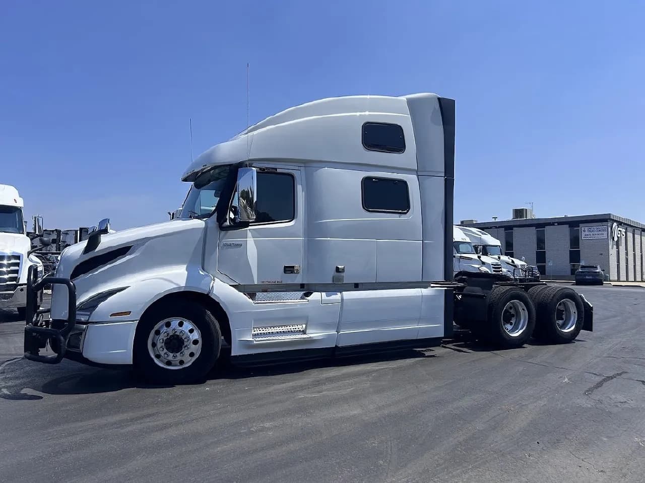2024 Volvo VNL64T860 * - Sleeper