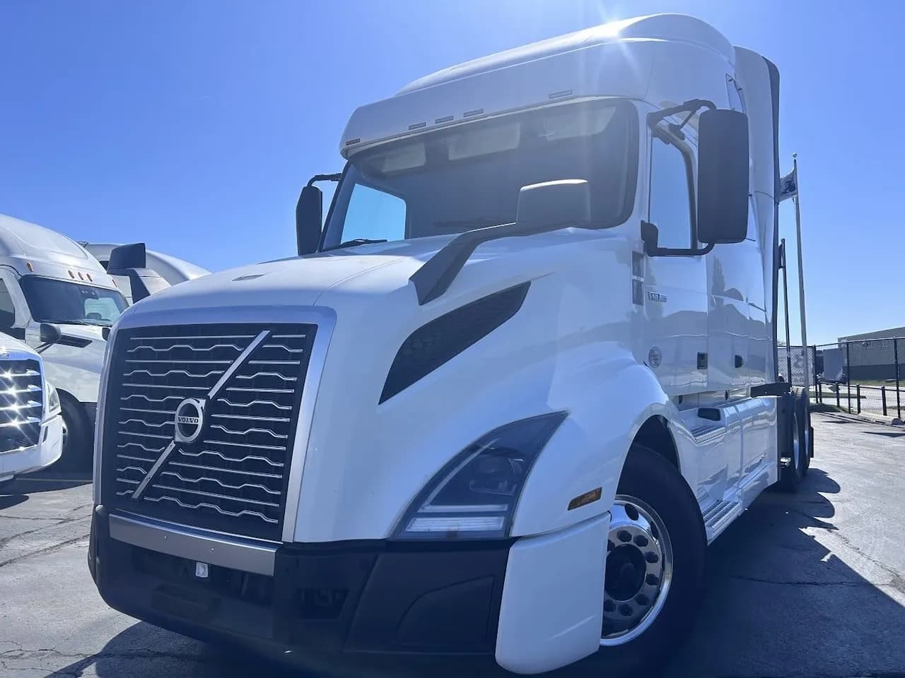 2022 Volvo VNL64T760 - Sleeper